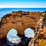 White And Terrace Appartement