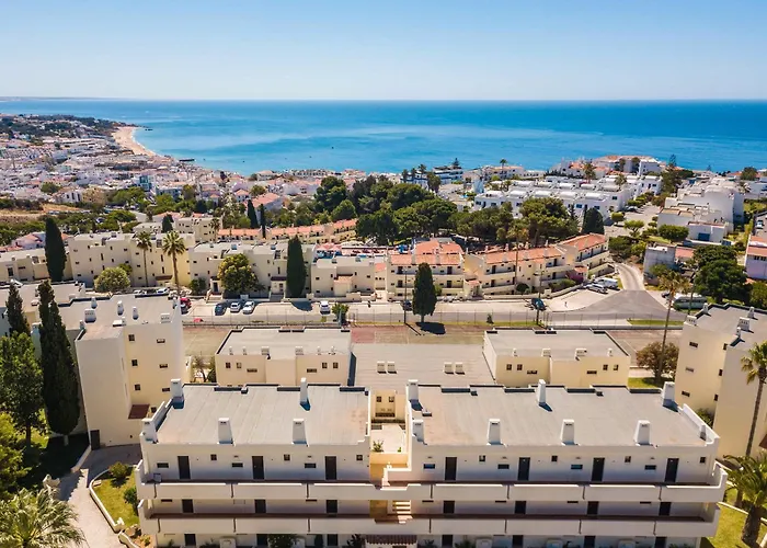 White And Terrace Apartment *
