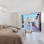 דירה White And Terrace