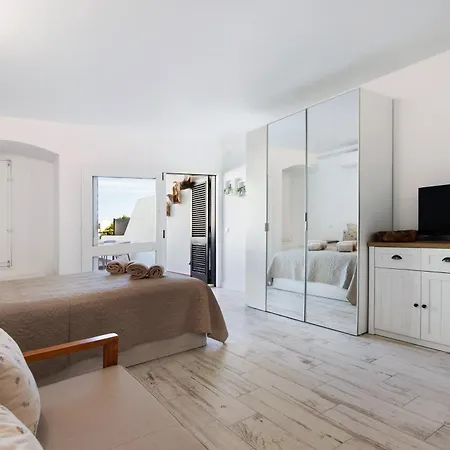 White And Terrace Διαμέρισμα